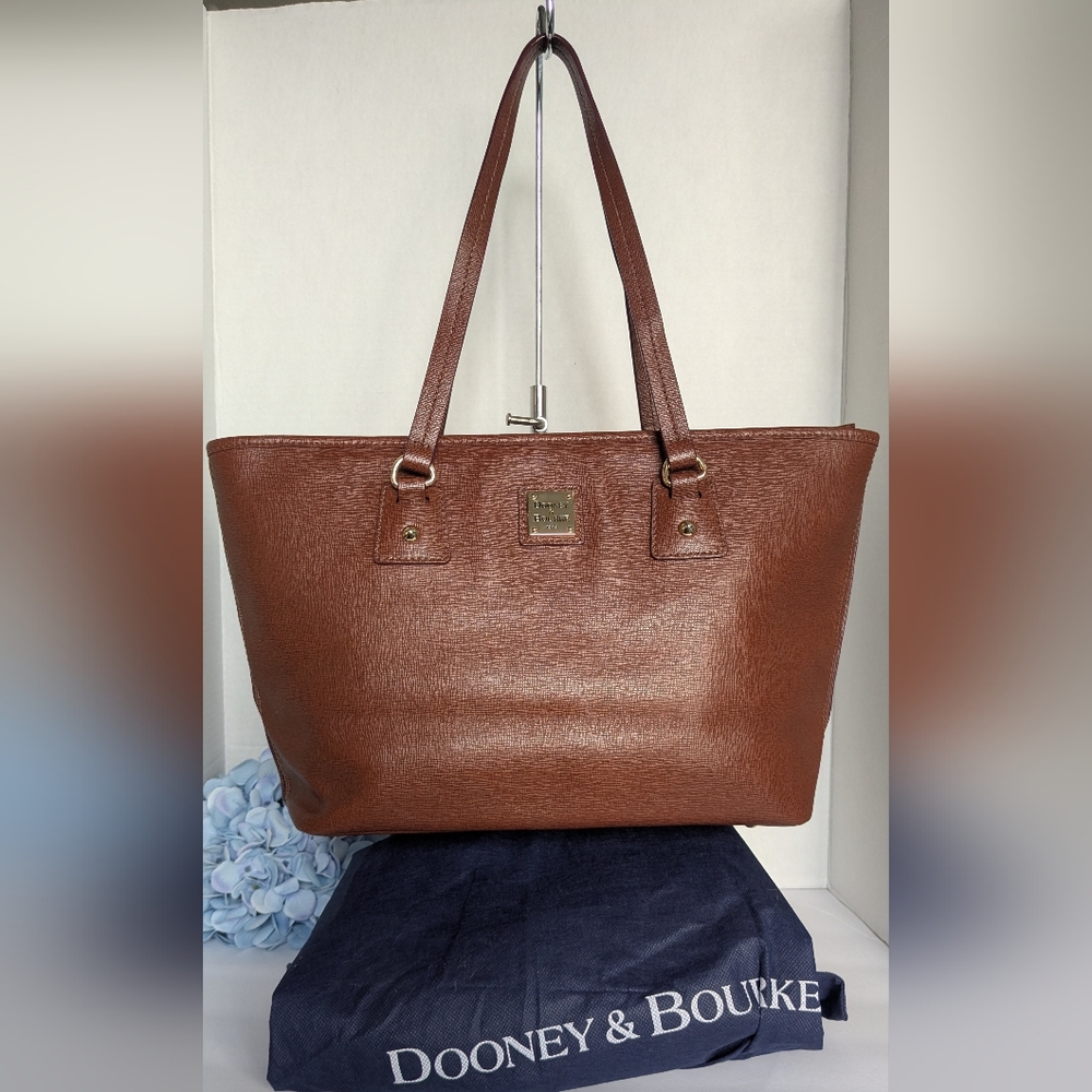 Dooney & Bourke Elegant Brown Tote Bag Purse Shoulder Bag